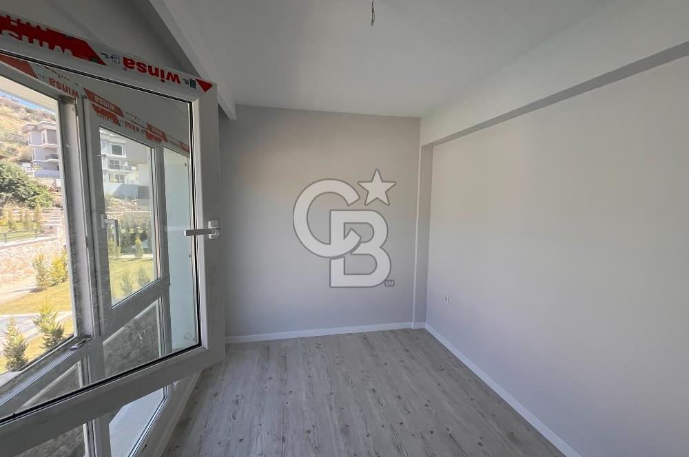 YENİFOÇA OLİVEPARK EVLERİ'NDE HAVUZLU SİTEDE 2+1 SATILIK DAİRE