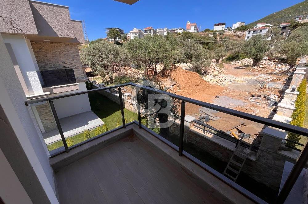 YENİFOÇA OLİVEPARK EVLERİ'NDE HAVUZLU SİTEDE 2+1 SATILIK DAİRE