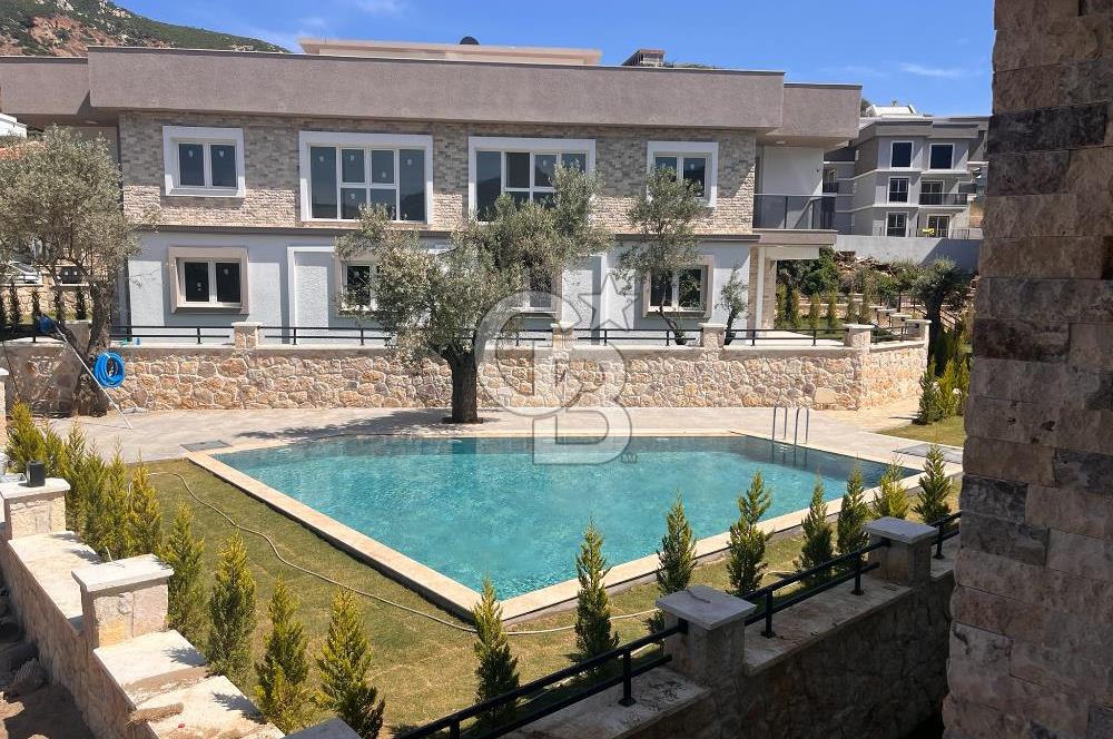 YENİFOÇA OLİVEPARK EVLERİ'NDE HAVUZLU SİTEDE 2+1 SATILIK DAİRE