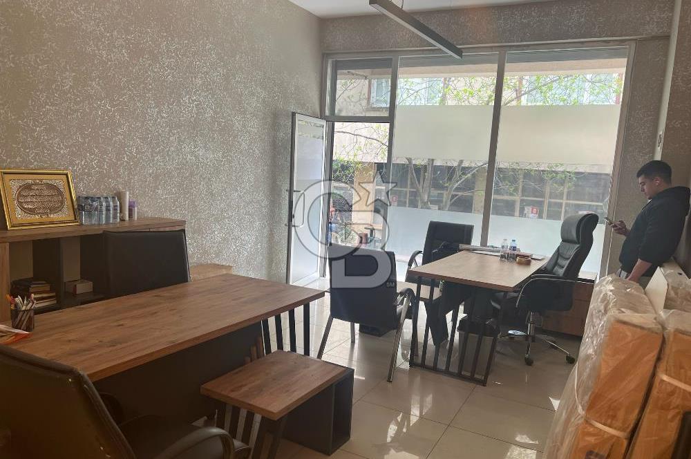 Üsküdar Bulgurlu'da Cadde Üzeri Satılık Dükkan 