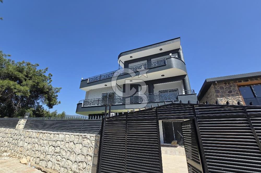 BUCA GÖLET YAKINI SATILIK 4+2 TAM MÜSTAKİL HAVUZLU TRIPLEX VİLLA