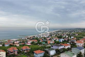 Karaburunda 593 m² Arsa İçinde Deniz Manzaralı 3 Katlı Bina.