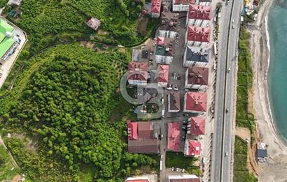 ARSİN YEŞİLYALI DA ANA YOLA 50 MT SİTE İÇİNDE KAT KARŞILIĞI ARSA