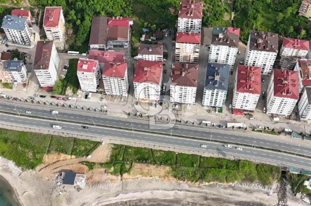 ARSİN YEŞİLYALI DA ANA YOLA 50 MT SİTE İÇİNDE KAT KARŞILIĞI ARSA