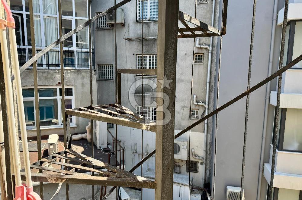 OSMANBEY’DE MERKEZİ VE PRESTİJLİ KONUMDA OFİS
