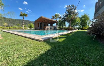 Menderes Yenikōy de 10 Dönüm Arsa İçinde Rüya gibi Villa CB-PH