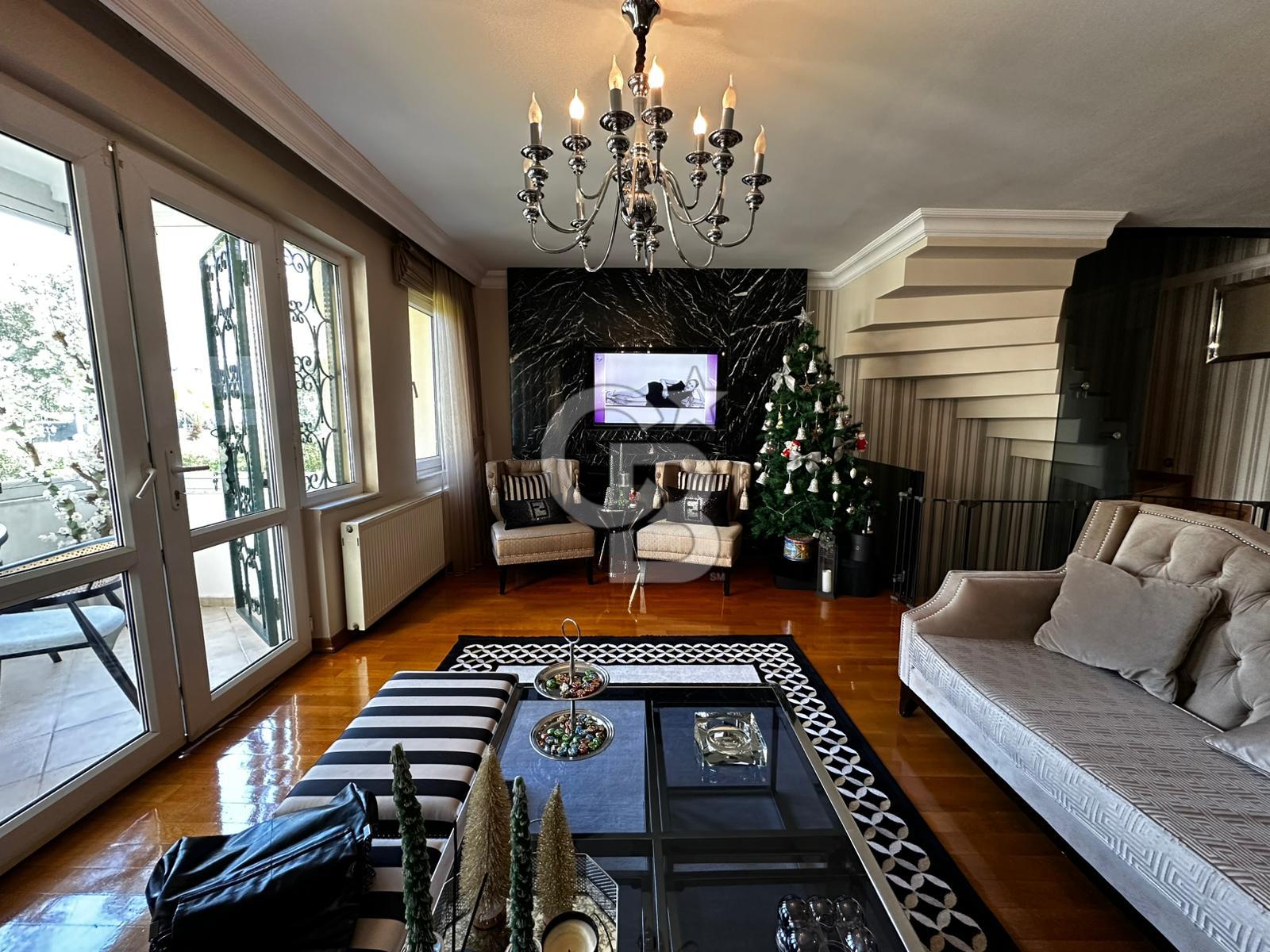 BEYLİKDÜZÜ/ VİLLA GARDEN SİTESİNDE 3 KATLI TRİPLEX DAİRE