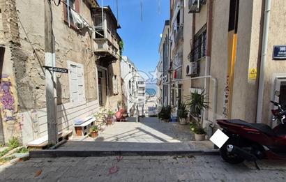 TARİHİ ASANSÖRDE BAHÇELİ GENİŞ 1+1 SATILIK DAİRE