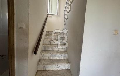 ÇEŞME ILDIR BORNOVALILAR SİTESİNDE  DENİZE 200 METRE SATILIK VİLLA