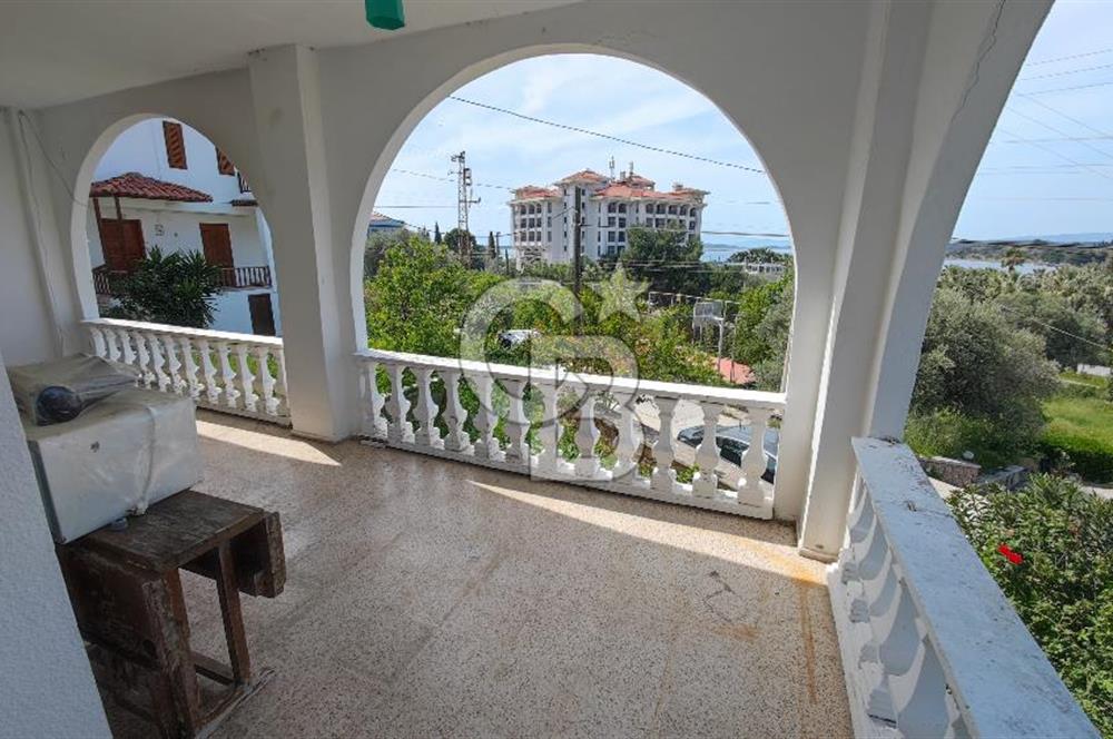 ÇEŞME ILDIR BORNOVALILAR SİTESİNDE  DENİZE 200 METRE SATILIK VİLLA