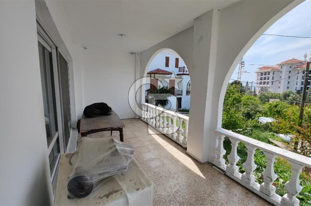 ÇEŞME ILDIR BORNOVALILAR SİTESİNDE  DENİZE 200 METRE SATILIK VİLLA