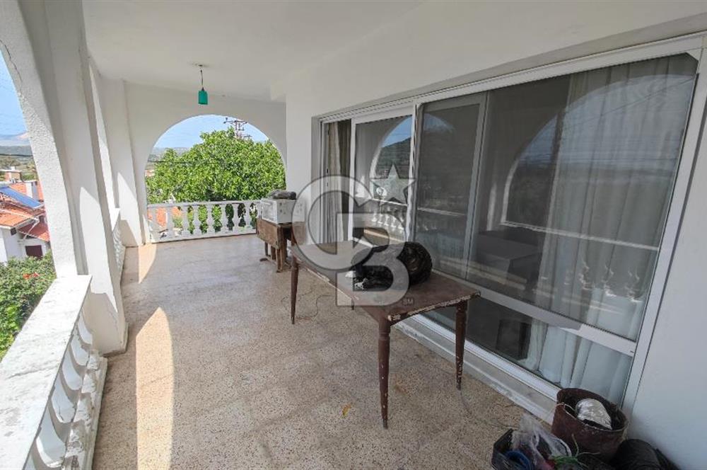 ÇEŞME ILDIR BORNOVALILAR SİTESİNDE  DENİZE 200 METRE SATILIK VİLLA