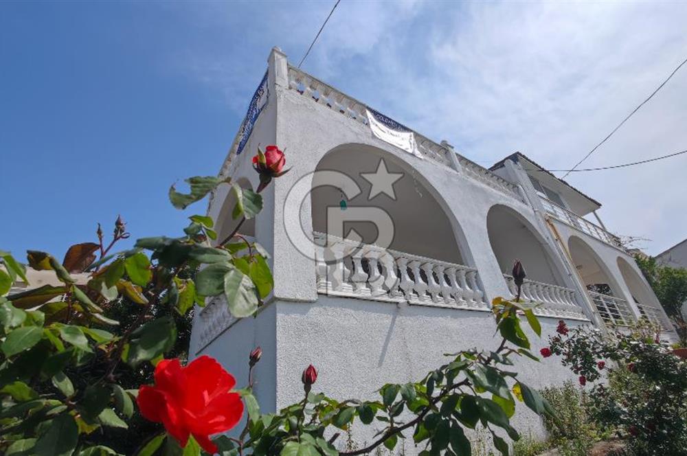ÇEŞME ILDIR BORNOVALILAR SİTESİNDE  DENİZE 200 METRE SATILIK VİLLA