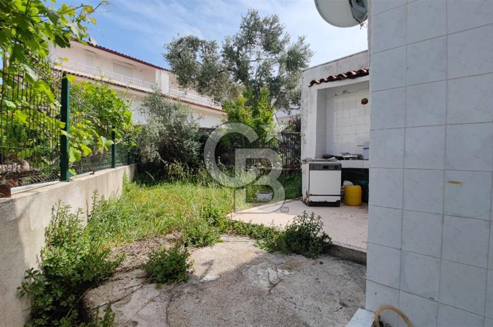 ÇEŞME ILDIR BORNOVALILAR SİTESİNDE  DENİZE 200 METRE SATILIK VİLLA