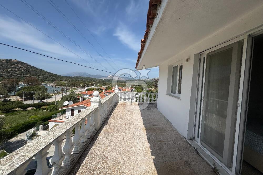 ÇEŞME ILDIR BORNOVALILAR SİTESİNDE  DENİZE 200 METRE SATILIK VİLLA