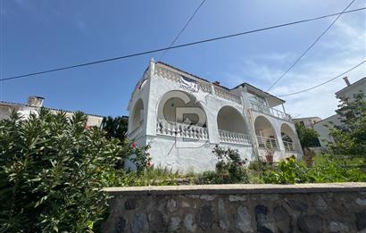 ÇEŞME ILDIR BORNOVALILAR SİTESİNDE  DENİZE 200 METRE SATILIK VİLLA