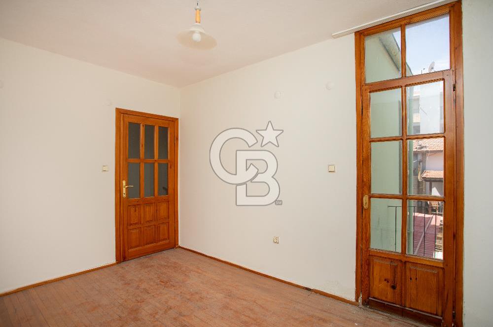 Yenifoça'da Satılık Denize Sıfır 4+1 Villa
