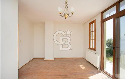 Yenifoça'da Satılık Denize Sıfır 4+1 Villa