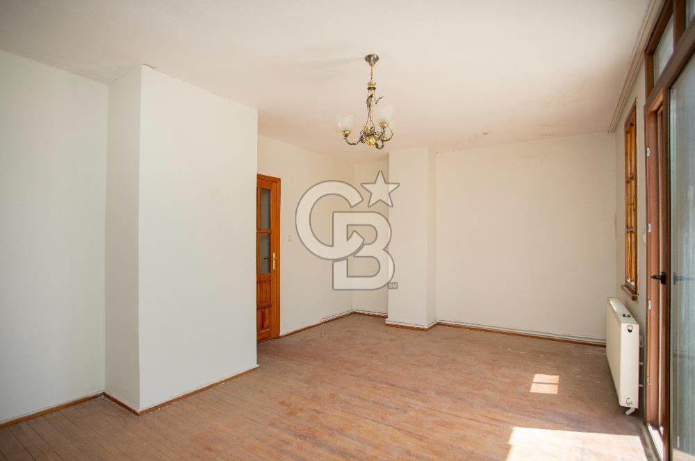 Yenifoça'da Satılık Denize Sıfır 4+1 Villa