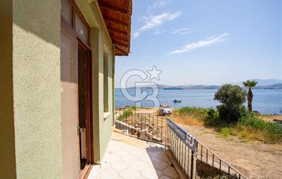 Yenifoça'da Satılık Denize Sıfır 4+1 Villa