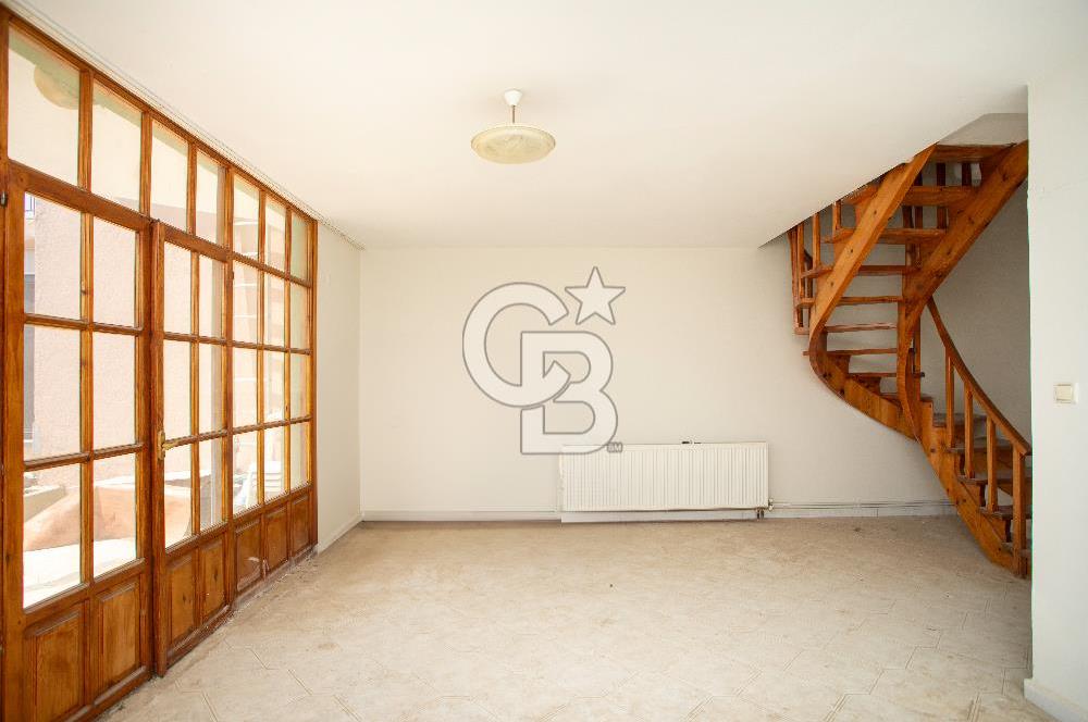 Yenifoça'da Satılık Denize Sıfır 4+1 Villa