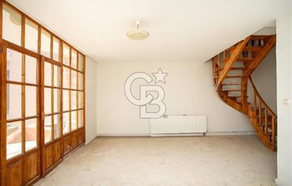 Yenifoça'da Satılık Denize Sıfır 4+1 Villa