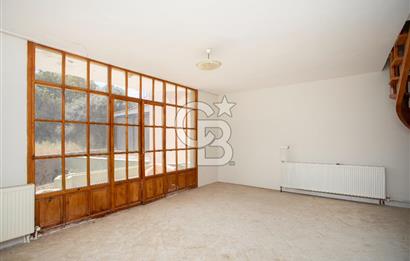Yenifoça'da Satılık Denize Sıfır 4+1 Villa