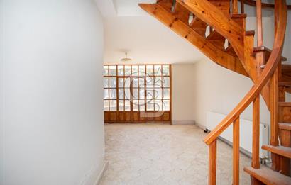 Yenifoça'da Satılık Denize Sıfır 4+1 Villa