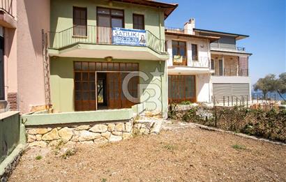 Yenifoça'da Satılık Denize Sıfır 4+1 Villa
