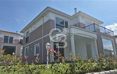 SAPANCA ÜNLÜCE'DE GÖL MANZARALI SİTE İÇİ SATILIK 4+1 VİLLA