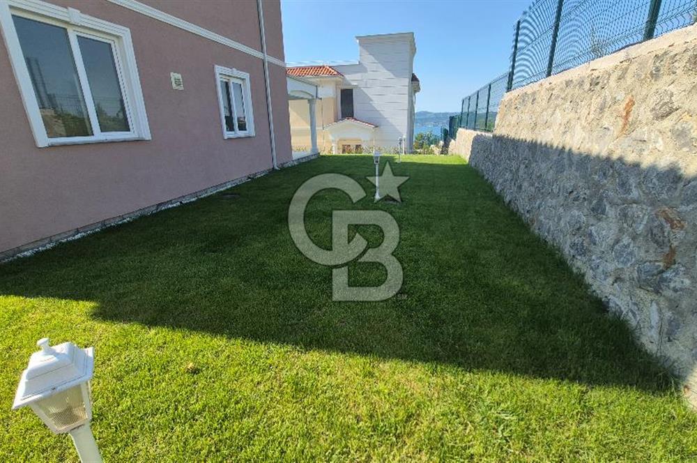SAPANCA ÜNLÜCE'DE GÖL MANZARALI SİTE İÇİ SATILIK 4+1 VİLLA
