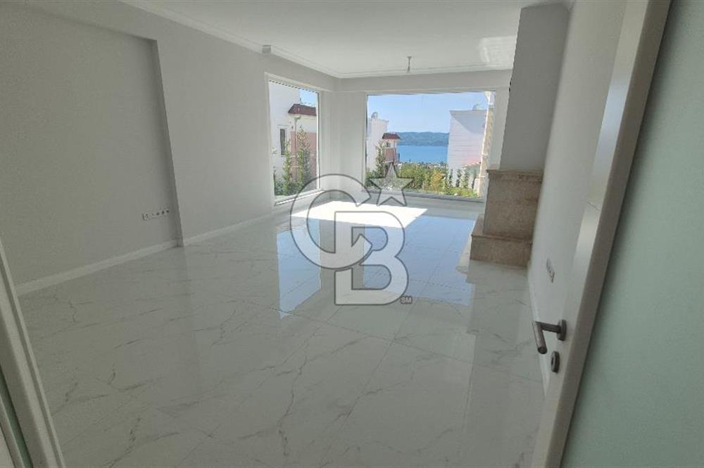 SAPANCA ÜNLÜCE'DE GÖL MANZARALI SİTE İÇİ SATILIK 4+1 VİLLA