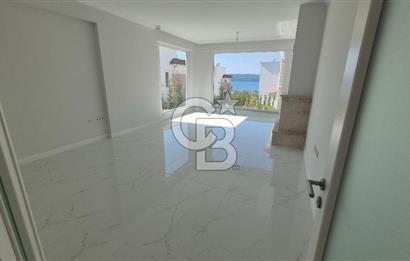 SAPANCA ÜNLÜCE'DE GÖL MANZARALI SİTE İÇİ SATILIK 4+1 VİLLA