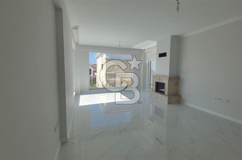 SAPANCA ÜNLÜCE'DE GÖL MANZARALI SİTE İÇİ SATILIK 4+1 VİLLA