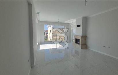 SAPANCA ÜNLÜCE'DE GÖL MANZARALI SİTE İÇİ SATILIK 4+1 VİLLA