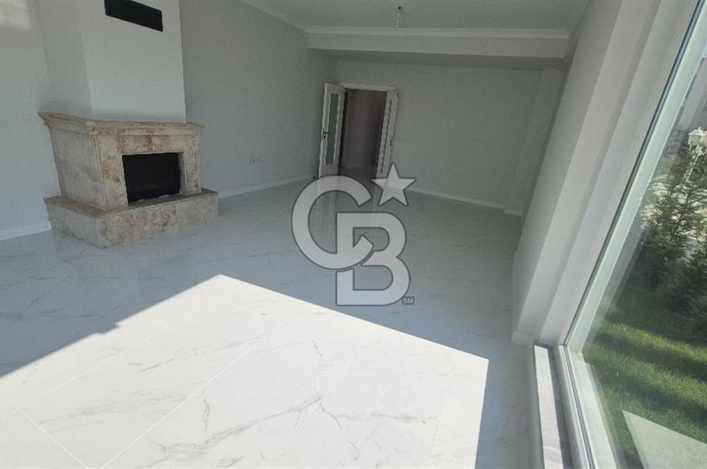SAPANCA ÜNLÜCE'DE GÖL MANZARALI SİTE İÇİ SATILIK 4+1 VİLLA