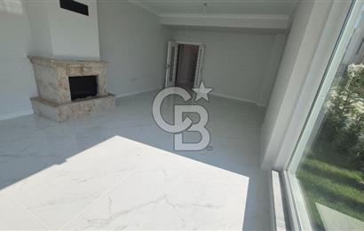 SAPANCA ÜNLÜCE'DE GÖL MANZARALI SİTE İÇİ SATILIK 4+1 VİLLA