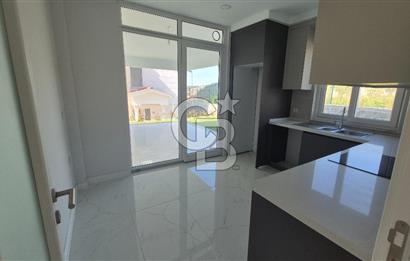 SAPANCA ÜNLÜCE'DE GÖL MANZARALI SİTE İÇİ SATILIK 4+1 VİLLA