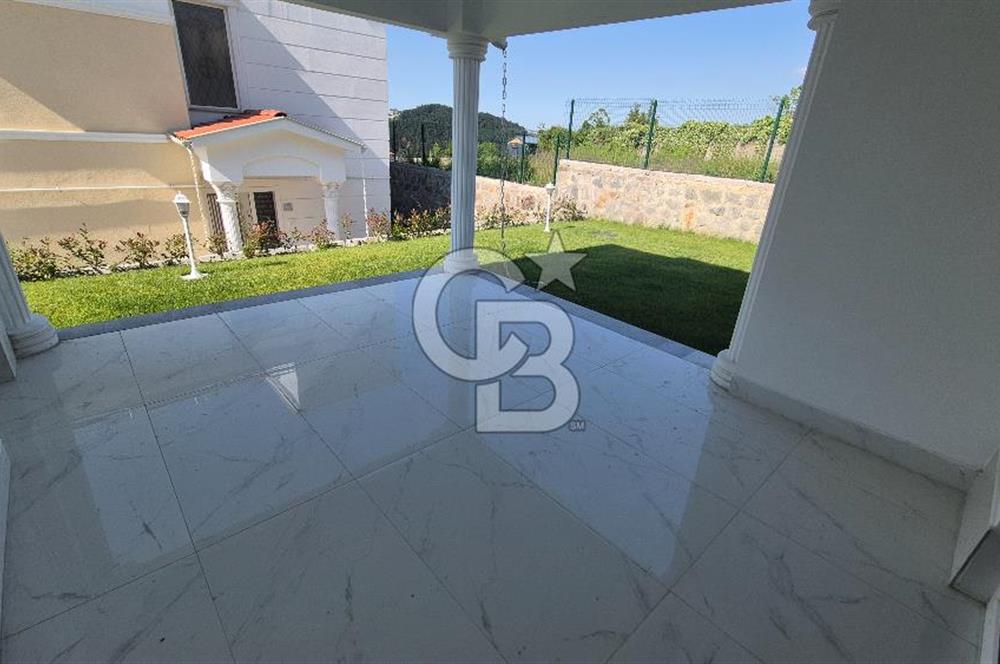 SAPANCA ÜNLÜCE'DE GÖL MANZARALI SİTE İÇİ SATILIK 4+1 VİLLA