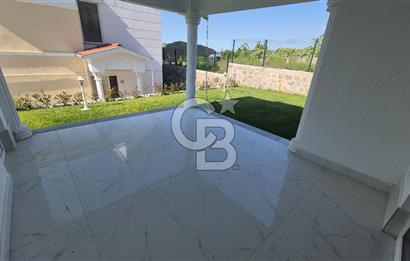 SAPANCA ÜNLÜCE'DE GÖL MANZARALI SİTE İÇİ SATILIK 4+1 VİLLA
