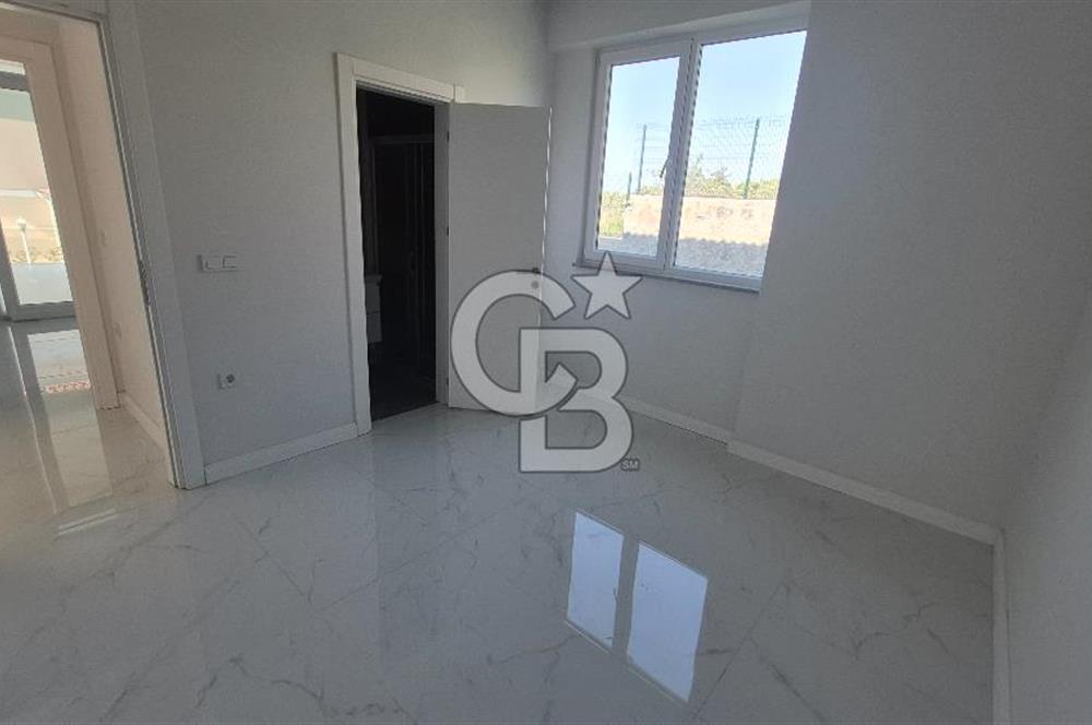 SAPANCA ÜNLÜCE'DE GÖL MANZARALI SİTE İÇİ SATILIK 4+1 VİLLA