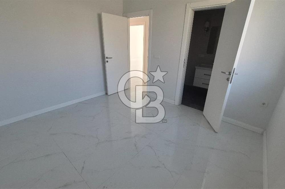 SAPANCA ÜNLÜCE'DE GÖL MANZARALI SİTE İÇİ SATILIK 4+1 VİLLA