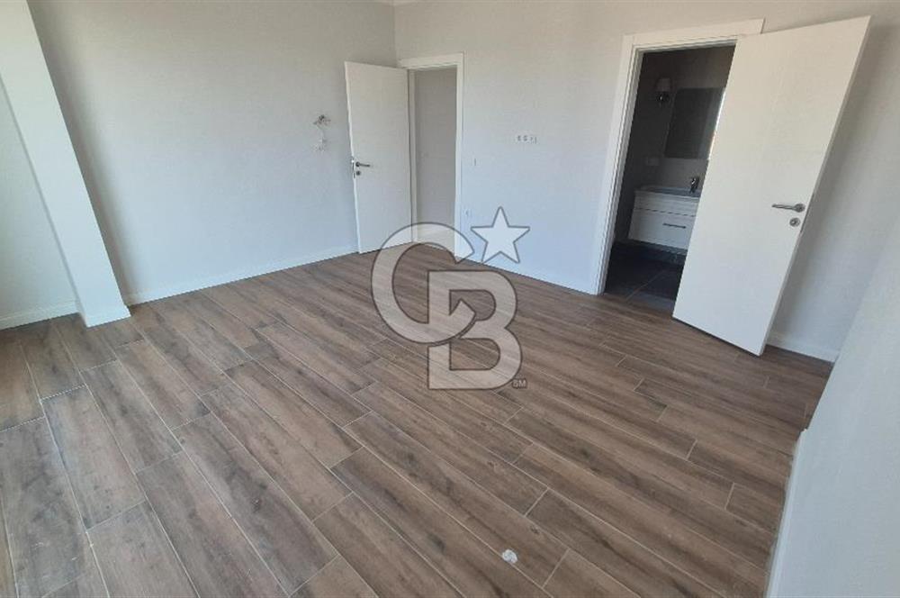 SAPANCA ÜNLÜCE'DE GÖL MANZARALI SİTE İÇİ SATILIK 4+1 VİLLA