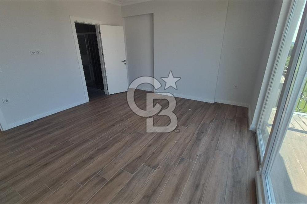SAPANCA ÜNLÜCE'DE GÖL MANZARALI SİTE İÇİ SATILIK 4+1 VİLLA