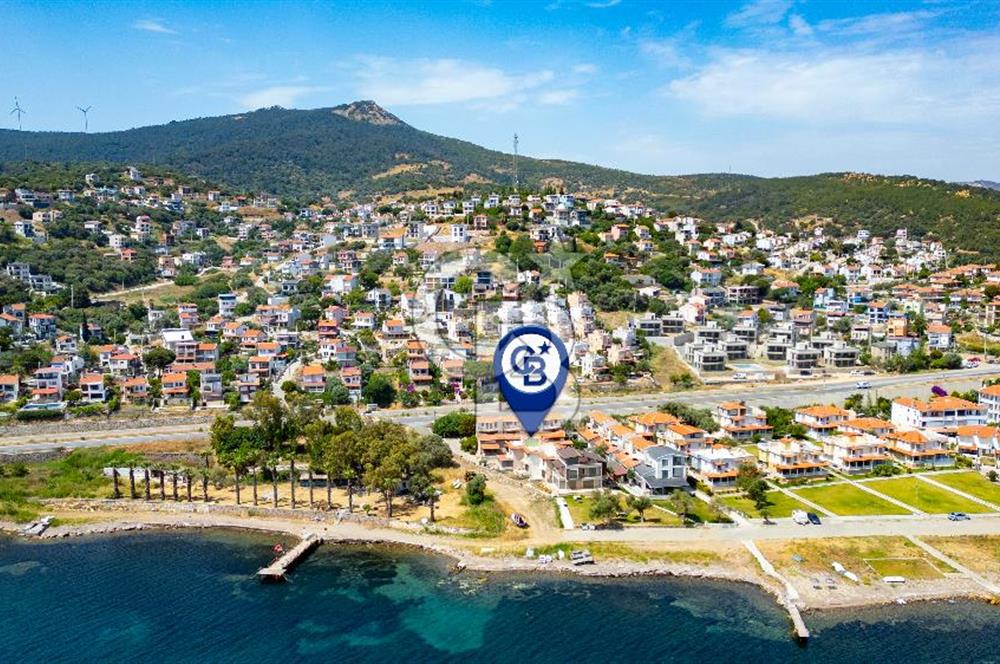 Yenifoça'da Satılık Denize Sıfır 4+1 Villa