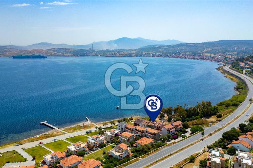 Yenifoça'da Satılık Denize Sıfır 4+1 Villa
