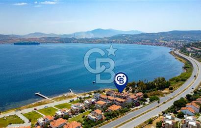 Yenifoça'da Satılık Denize Sıfır 4+1 Villa