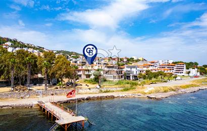 Yenifoça'da Satılık Denize Sıfır 4+1 Villa