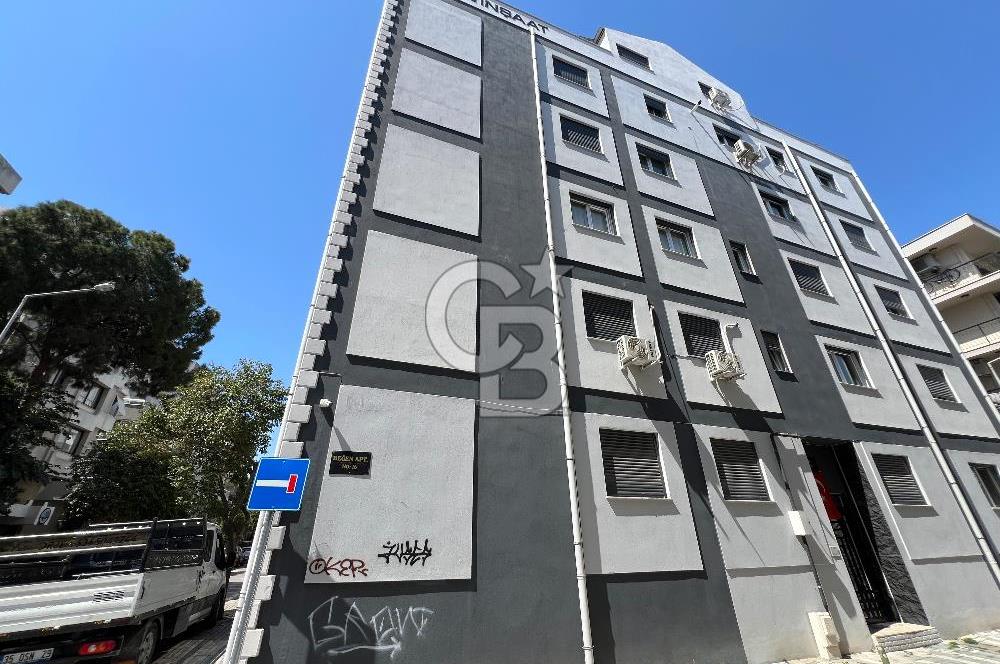 Karşıyaka Sahile Yürüme Mesafesinde Satılık 2+1 Daire