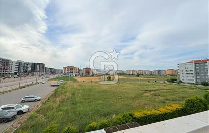 ÇANAKKALE MERKEZ’DE 60 METRELİK YOL ÜZERİNDE, SIRÇA KÖŞKLER SİTESİNDE LÜKS EŞYALI KİRALIK 2+1 DAİRE